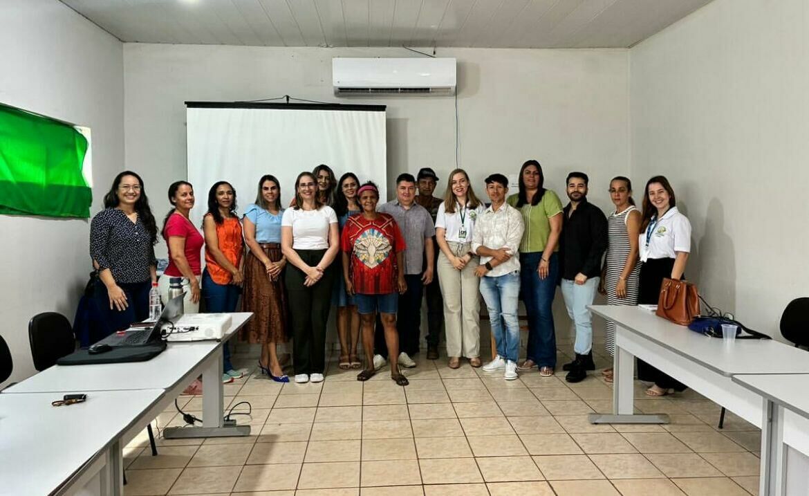 Imagem de compartilhamento para o artigo Prefeito Juvenal Consolaro capacita equipe do PNAE e prioriza agricultura familiar em Figueirão da MS Todo dia